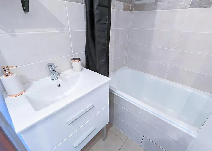 Au Calme + Parking * アグド