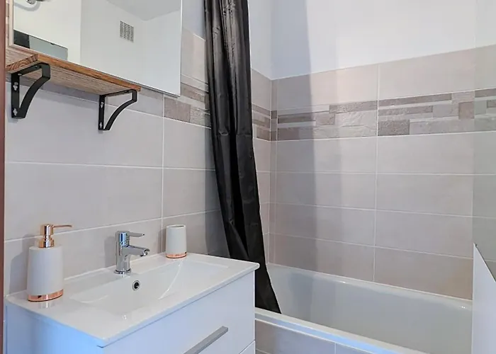 Au Calme + Parking アパート *